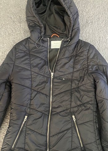 Bershka Siyah Kapusonlu Sisme Mont