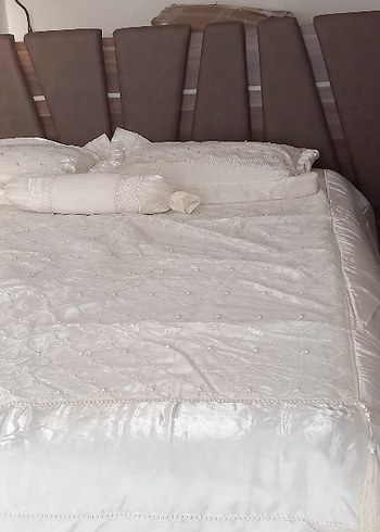 inci boncuklu krem rengi yatak örtüsü - Görsel 2