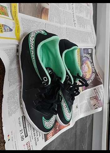 44 Beden siyah Renk Nike erkek 44.5 numara krampon halı saha spor ayakkabı