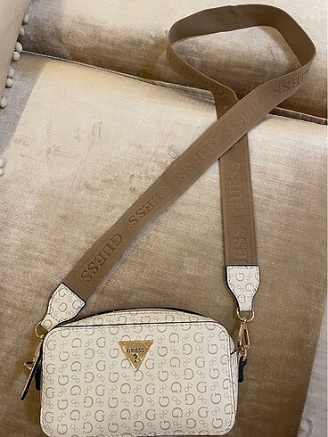 Guess Guees canta