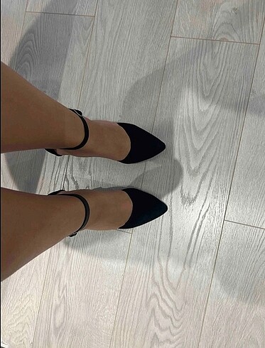 Zara Siyah süet topuklu ayakkabı