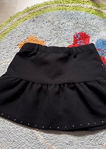 Parlak zımbalı  Siyah Fırfırlı içi şortlu Mini Etek - Görsel 4