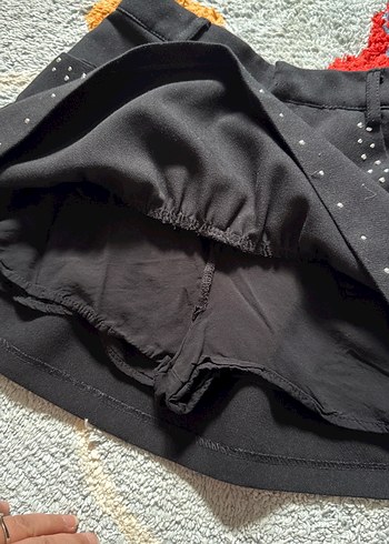 Parlak zımbalı  Siyah Fırfırlı içi şortlu Mini Etek - Görsel 2