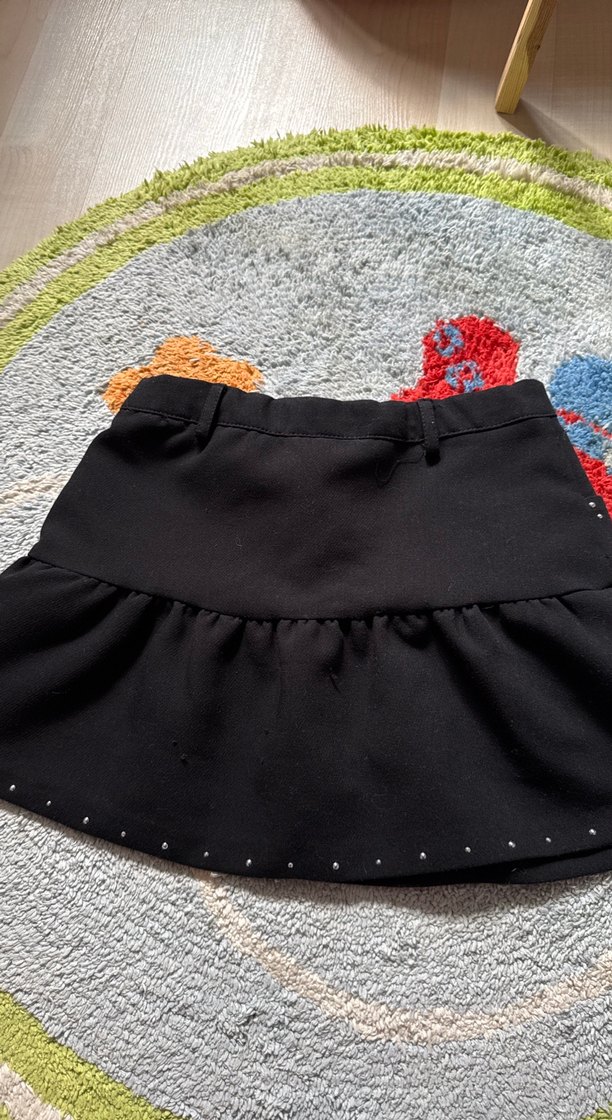 Parlak zımbalı  Siyah Fırfırlı içi şortlu Mini Etek - Görsel 4