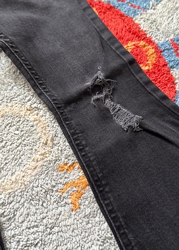 Kız Çocuk Siyah Yırtık Denim Pantolon - Görsel 4