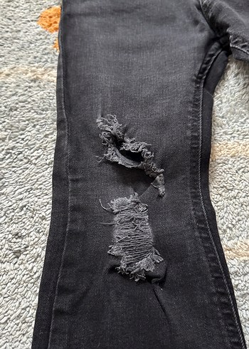 Kız Çocuk Siyah Yırtık Denim Pantolon - Görsel 5