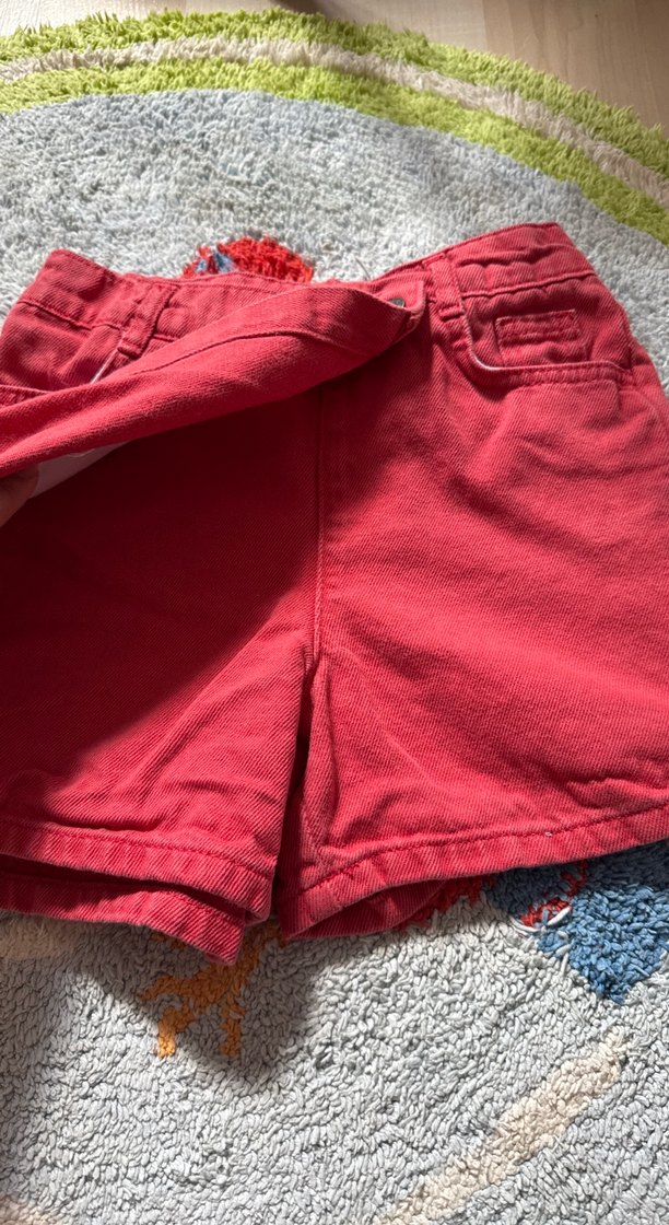Kız Çocuk Kırmızı Düğmeli Kot Etek - Görsel 2