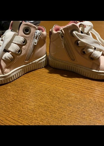 Kızlar için Pembe Leopar Desenli Bağcıklı Spor Ayakkabı - Görsel 2