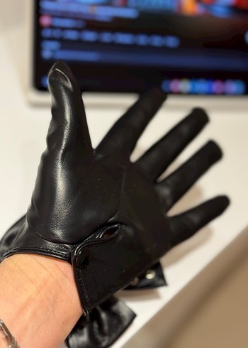 Perçinli Fiyonk Detaylı Siyah Deri Eldiven 6-9 yaş kız çocuk - Görsel 6