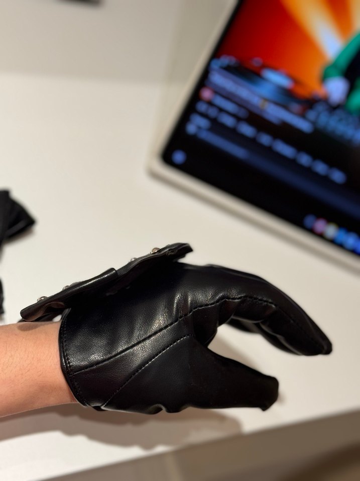 Perçinli Fiyonk Detaylı Siyah Deri Eldiven 6-9 yaş kız çocuk - Görsel 5