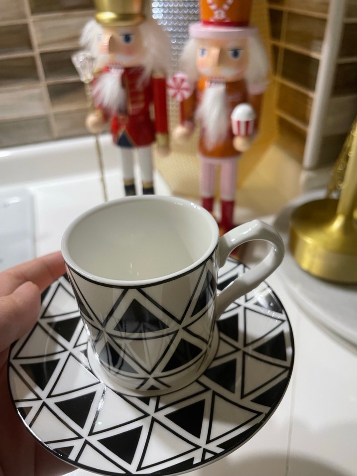 Siyah Beyaz Geometrik Desenli Fincan ve Tabak - Görsel 2