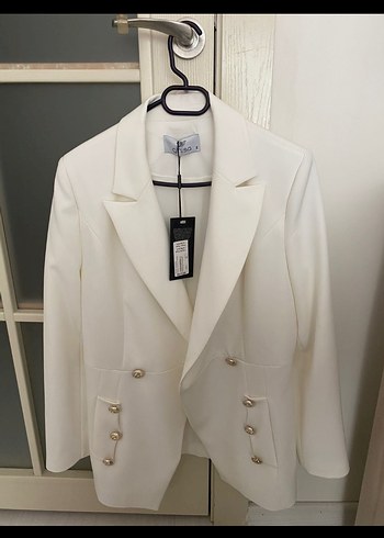 Ghisa Düğmeli Beyaz Midi Kadın Blazer Ceket