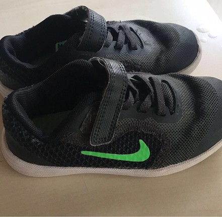 Nike koyu füme spor ayakkabı