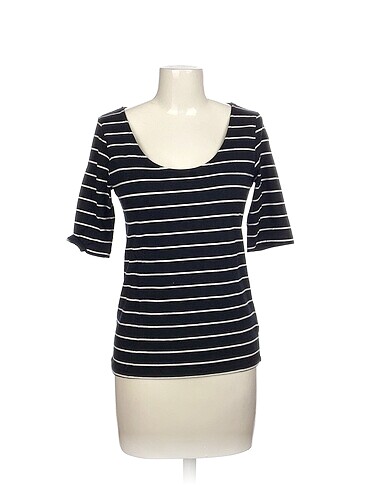 H&M T-shirt %70 İndirimli.