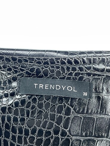 36 Beden siyah Renk Trendyol & Milla Yelek %70 İndirimli.