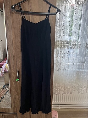 LC Waikiki İnce askılı yırtmaçlı elbise