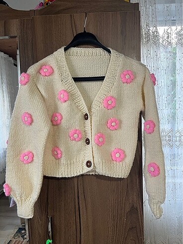 Krem rengi pembe Çiçekli hırka