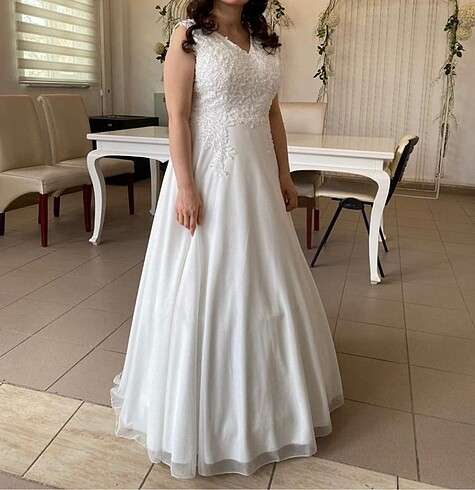Dantel detaylı nikah elbisesi