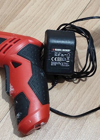Kırmızı Black & Decker Elektrikli Tornavida