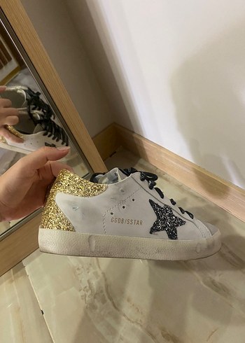 Golden Goose Deluxe Altın Detaylı Bağcıklı Golden Goose Sneakers