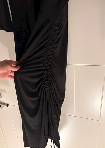 NG Style Siyah Yarım Kollu Drapeli Elbise - Görsel 3