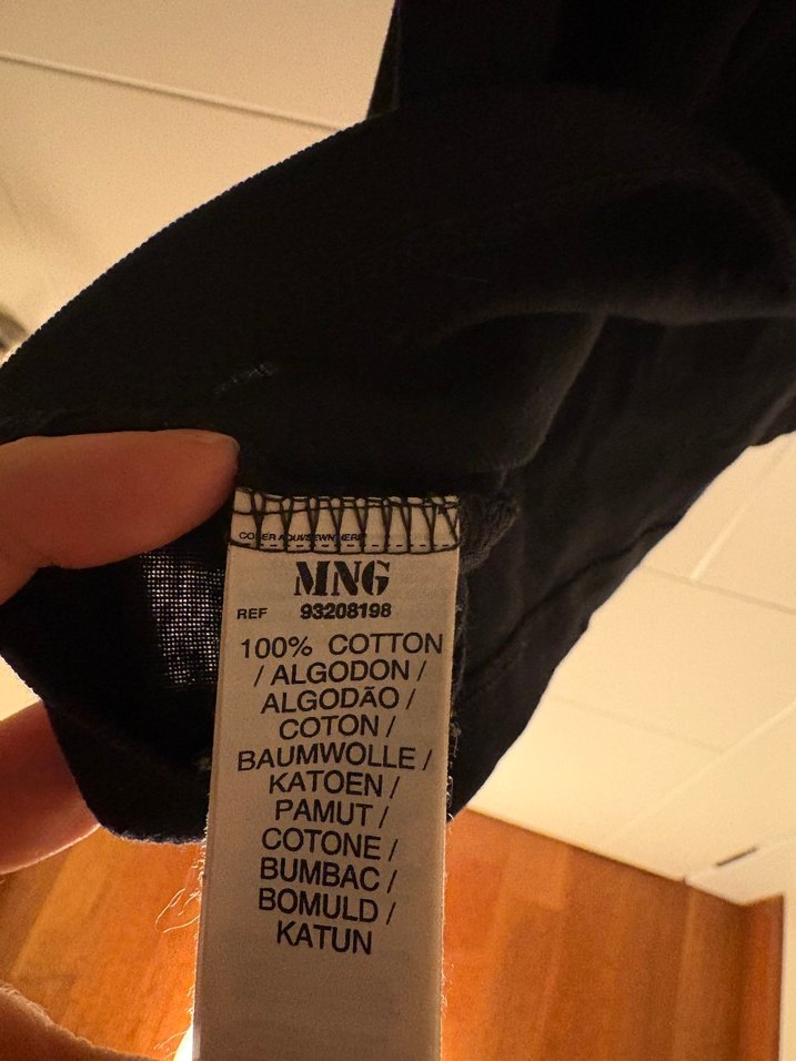 Siyah Yüksek Yakalı Kolsuz Atlet - Görsel 4