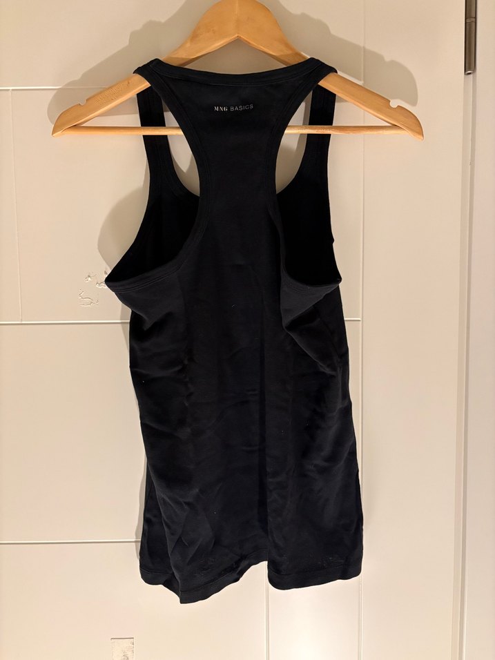 Siyah Yüksek Yakalı Kolsuz Atlet - Görsel 2