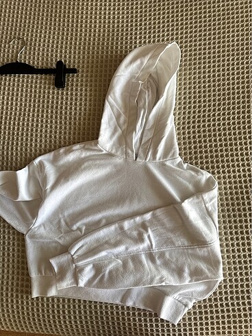Bershka Beyaz crop sweat