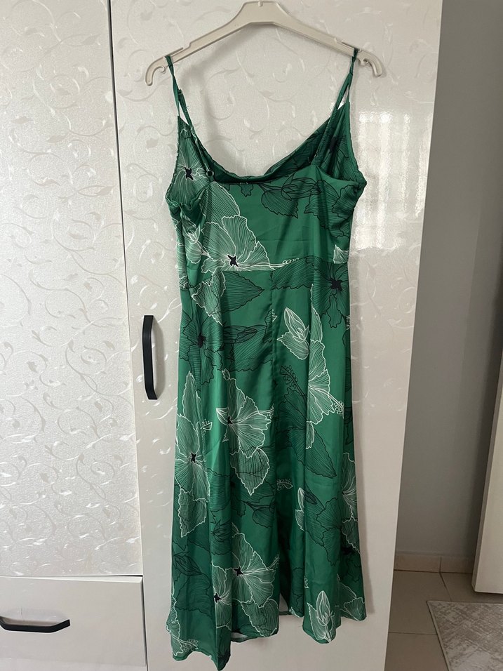 Yeşil Çiçek Desenli Drapeli Uzun Elbise - Görsel 2