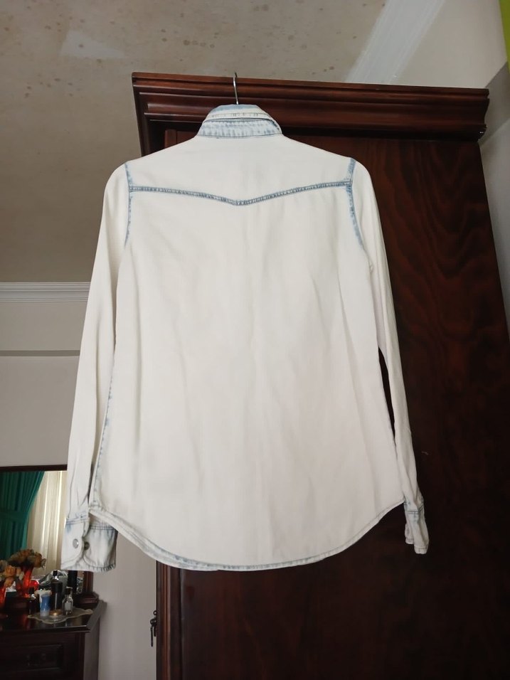 Düğmeli buz mavisi  Denim Kadın Gömlek - Görsel 3