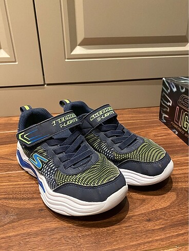 Skechers Işıklı Çocuk Spor Ayakkabı - 31 Numara
