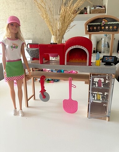 Barbie pizza satıyor