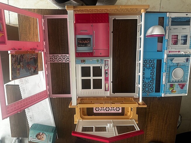 Barbie Barbie evi katlanır