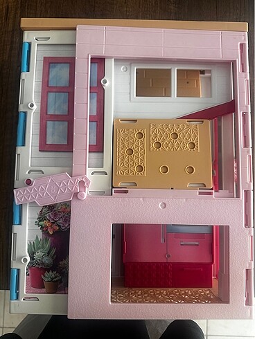 Barbie evi katlanır