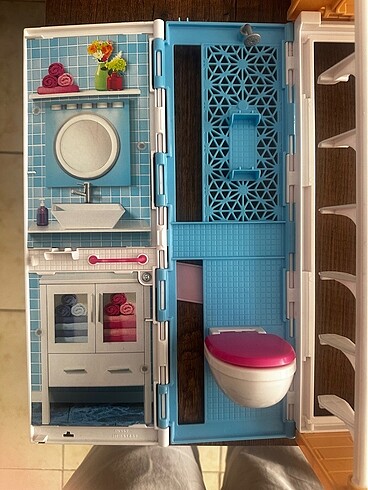 Beden Barbie evi katlanır