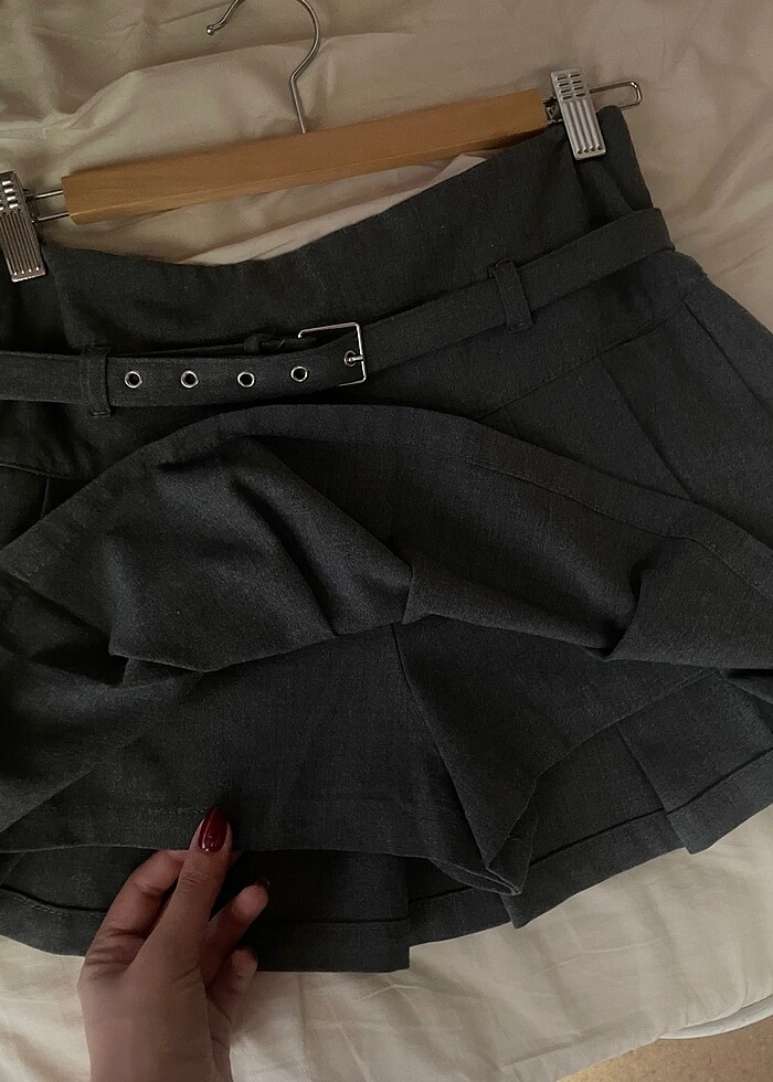 Zara muadili gri şortlu etek - Görsel 3