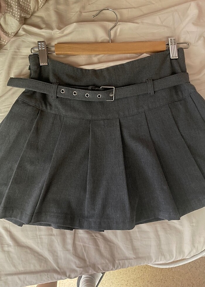 Zara muadili gri şortlu etek - Görsel 2