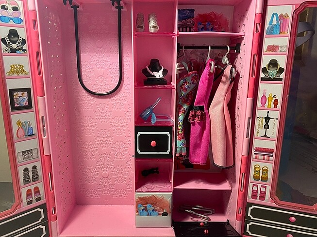 Barbie BARBİENİN EVİ