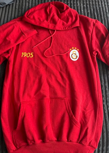 Kırmızı Kapüşonlu Sweatshirt 1905 Baskılı - Görsel 2