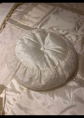 İşlemeli Beyaz Parlak Yatak Örtüsü english home - Görsel 5