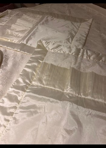 İşlemeli Beyaz Parlak Yatak Örtüsü english home - Görsel 4