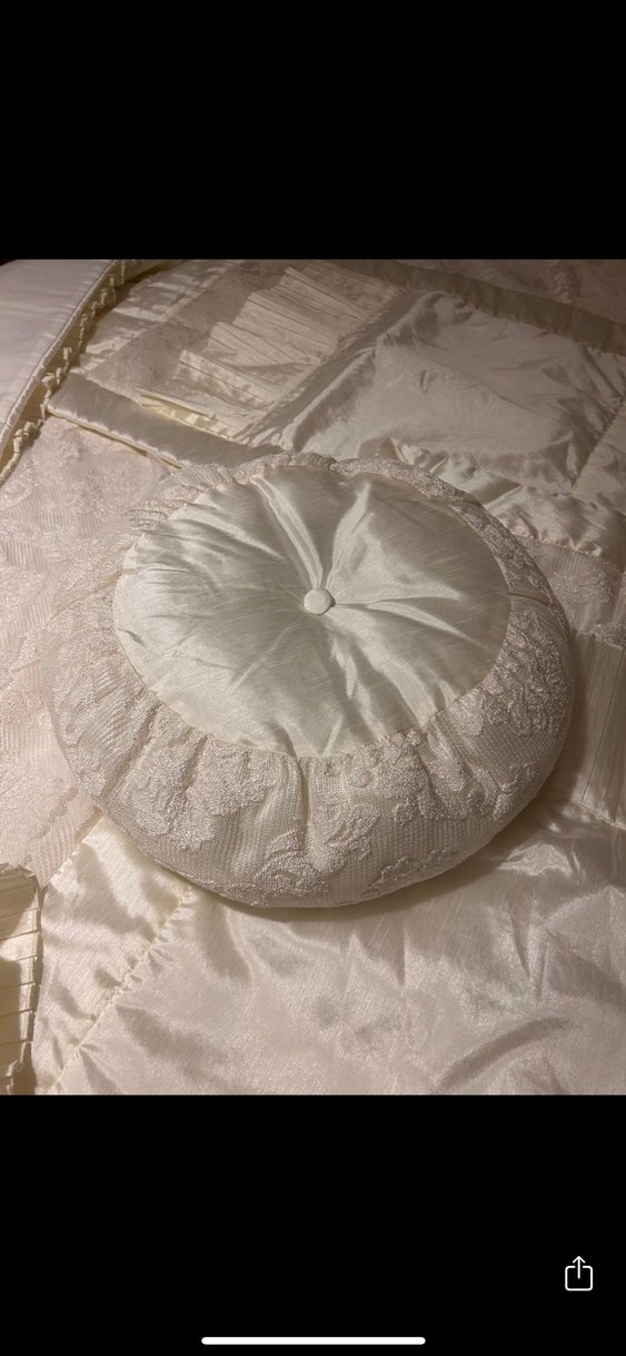 İşlemeli Beyaz Parlak Yatak Örtüsü english home - Görsel 5