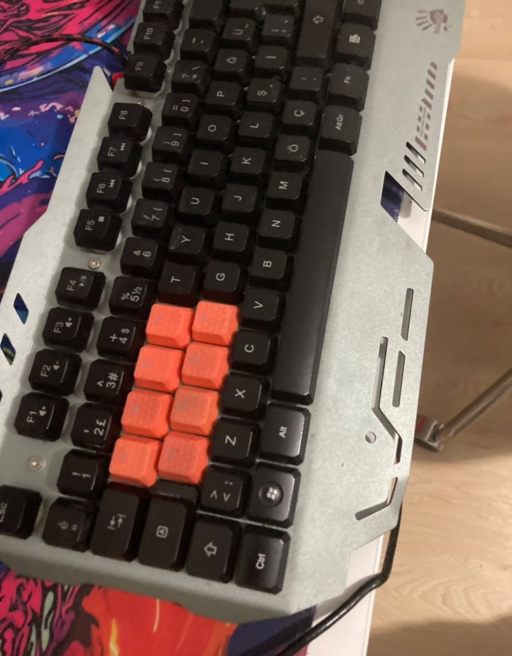 Bloody Renkli LED ışıklı oyun klavyesi - Görsel 2