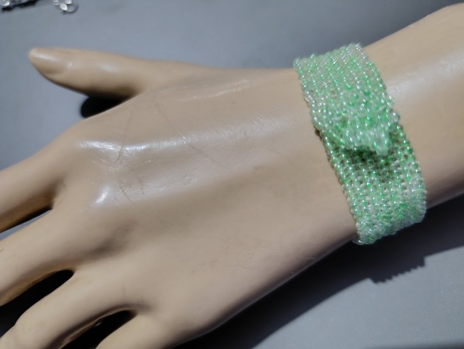 Yeşil Parlak Boncuklu Kadın Bileklik - Görsel 3