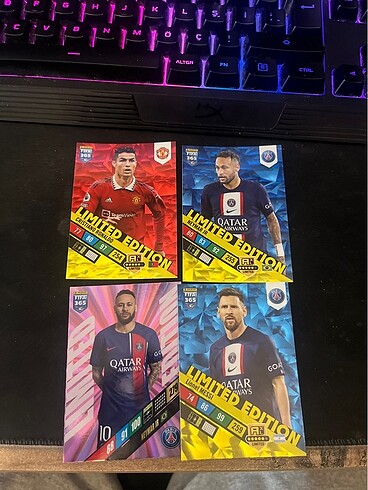 Panini dört tane limited edition kartı