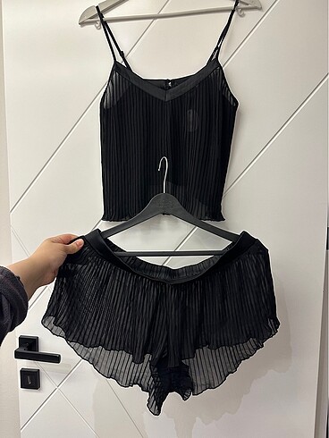 Şortlu şık pijama takımı