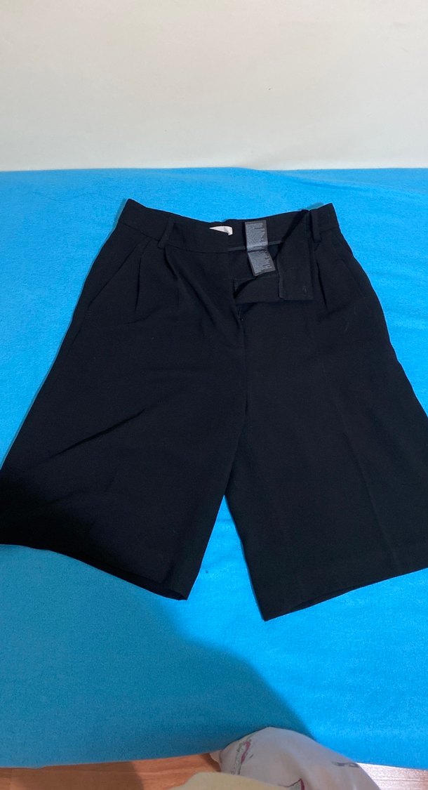 Siyah Rahat Kesim Midi Bermuda Şort - Görsel 2