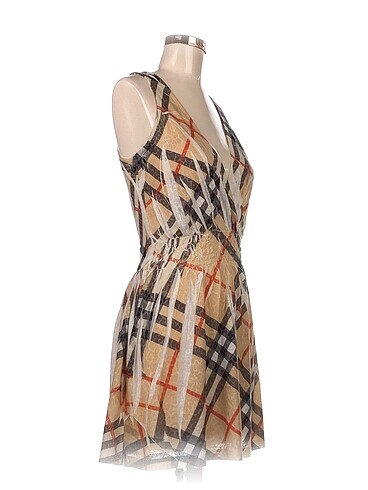 Burberry Burberry Kısa Elbise %70 İndirimli.