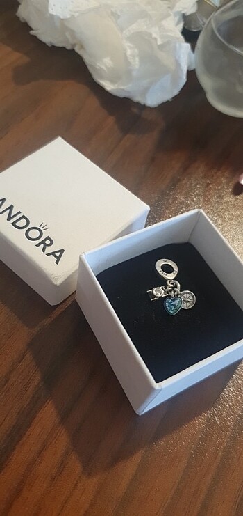 Pandora Kamera, pasaport, pusula charm