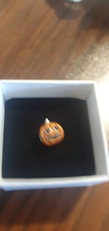 Pandora Balkabagi charm